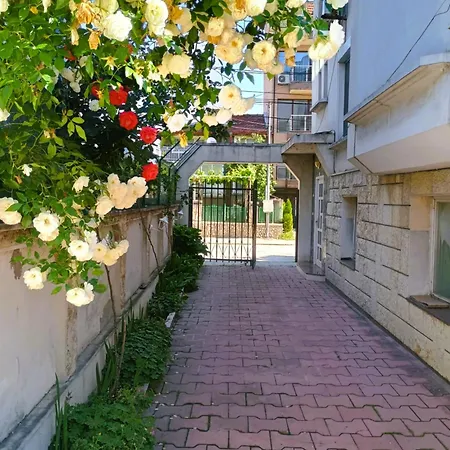 Apartment Uspeh Bg *